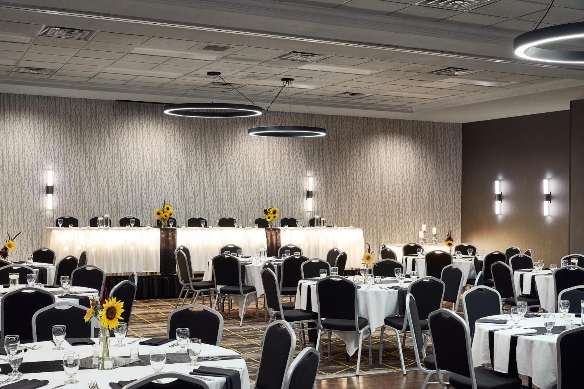 Holiday Inn Hotel & Suites Madison West - Middleton By Ihg Extérieur photo