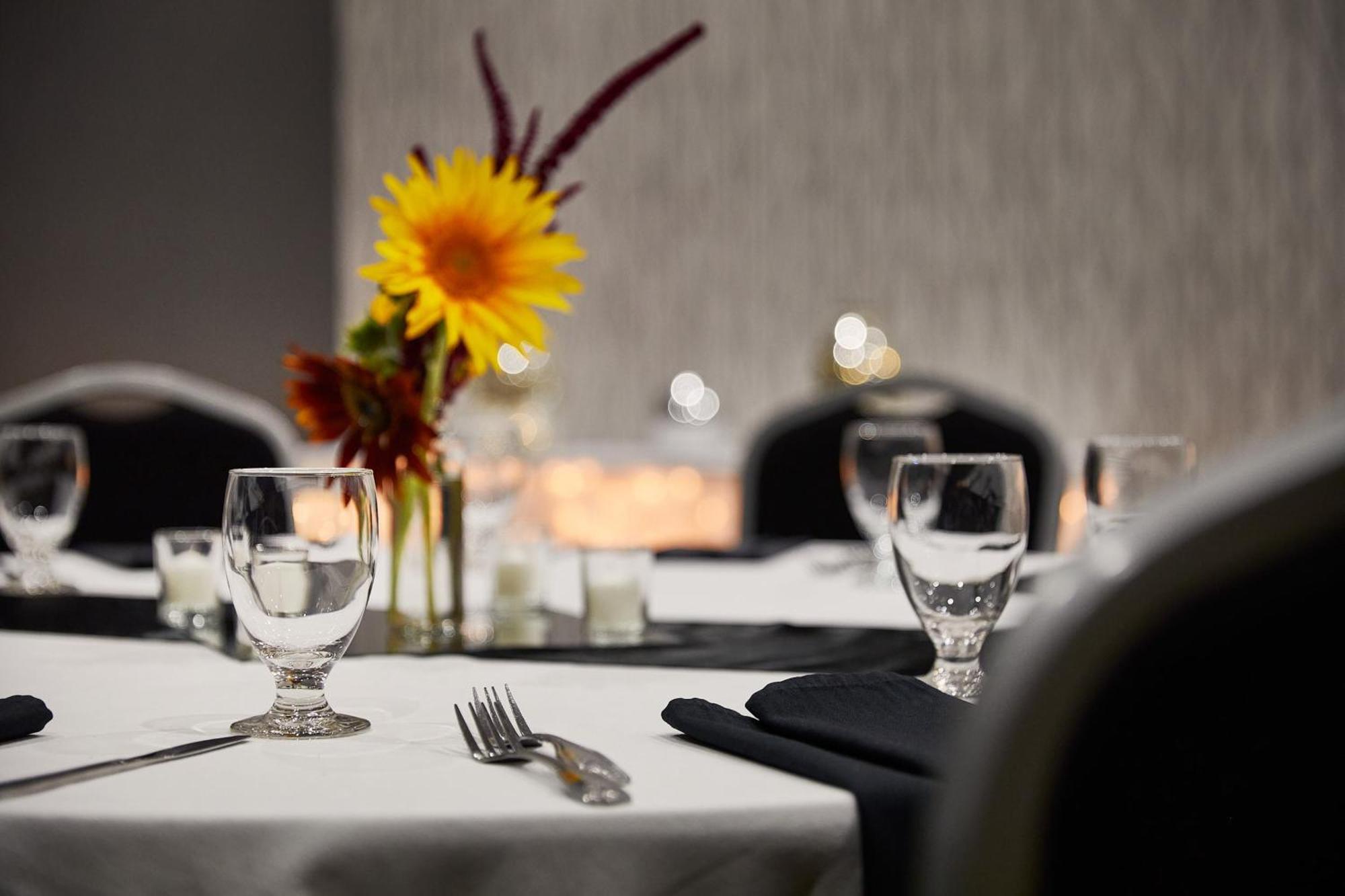 Holiday Inn Hotel & Suites Madison West - Middleton By Ihg Extérieur photo